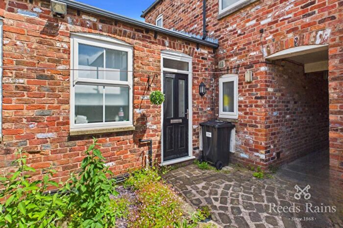 2 Bedroom Apartment To Rent In Water Street, Macclesfield, Cheshire, SK11