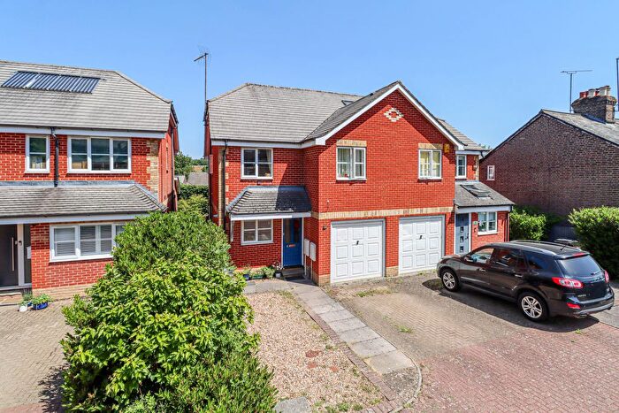 3 Bedroom Semi-Detached House For Sale In Harpenden Rise, Harpenden, Hertfordshire, AL5