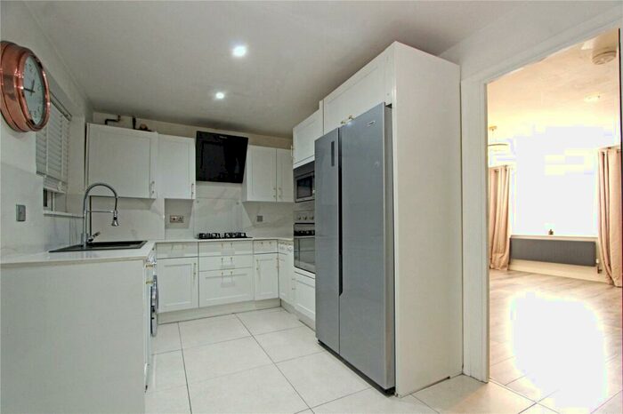 3 Bedroom Terraced House To Rent In Kirkby Close, London, N11