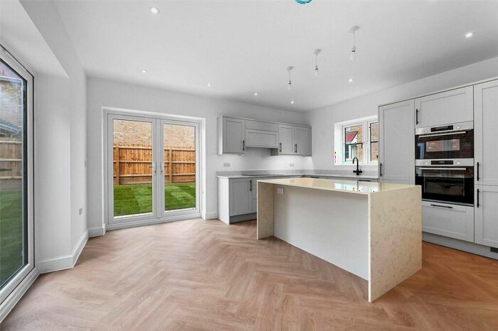 4 Bedroom Detached House To Rent In Windermere Way, Rettendon Common, Chelmsford, Essex, CM3