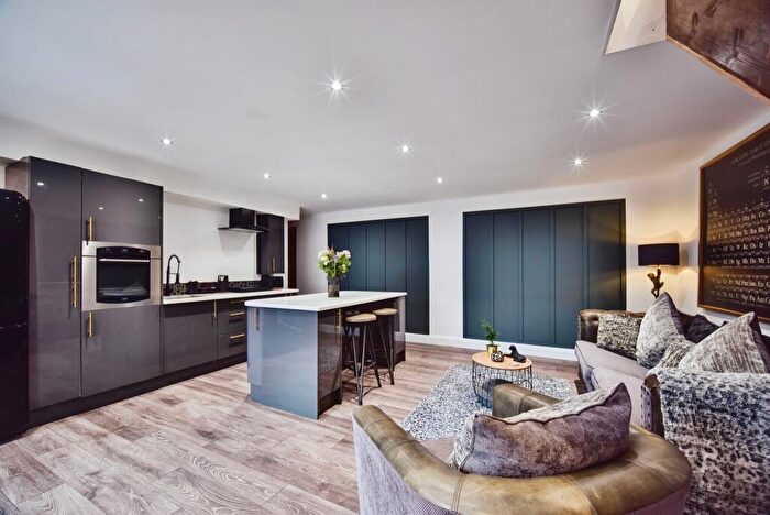4 Bedroom Detached House For Sale In Tonbridge Road, Wateringbury, Maidstone, ME18