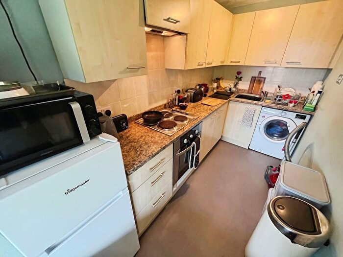 1 Bedroom Flat For Sale In Manor Road, Sutton Coldfield, B73