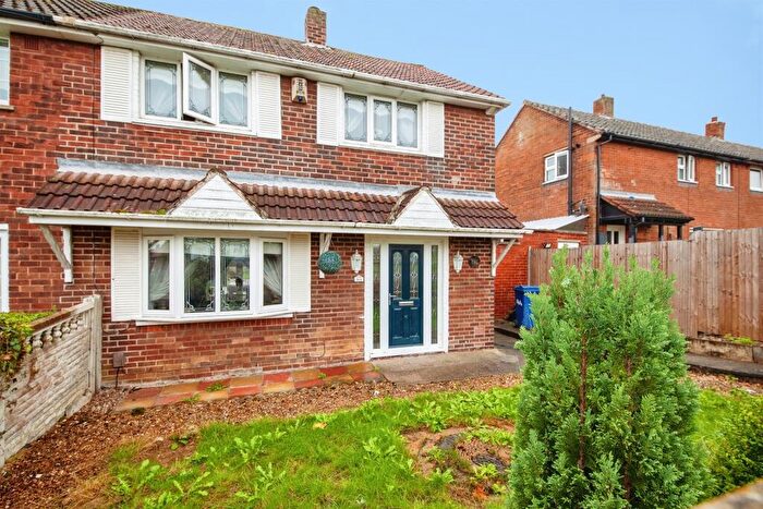 3 Bedroom Semi Detached House For Sale In Lindhurst Road, Athersley North, Barnsley, S71