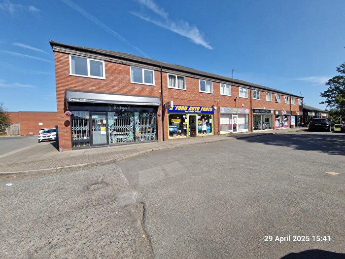 2 Bedroom Flat To Rent In Charterfield Drive, Kingswinford, West Midlands, DY6