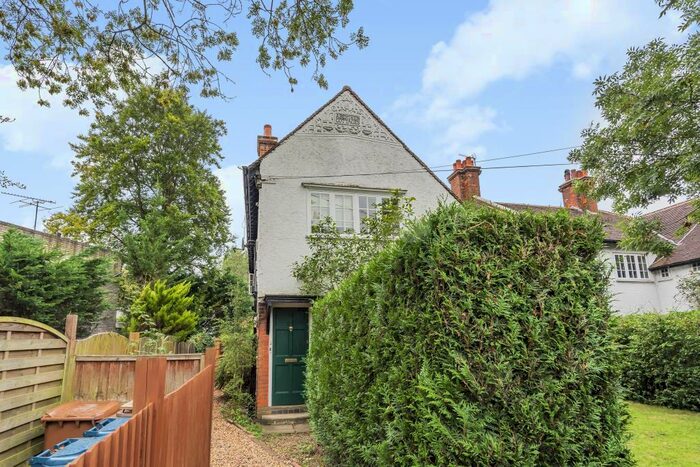 2 Bedroom Cottage To Rent In Belmont Lane, Harrow, HA7