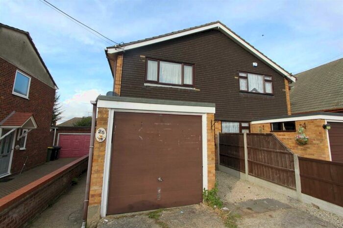 3 Bedroom Semi-Detached House To Rent In South Avenue, Hullbridge, SS5