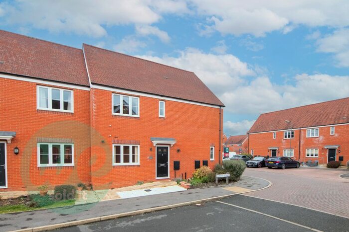 2 Bedroom Flat To Rent In Elmore Street, Aylesbury, HP18