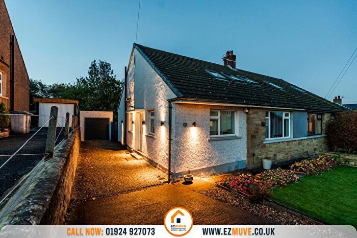4 Bedroom Semi-Detached Bungalow For Sale In Briarlyn Road, Huddersfield, HD3