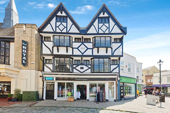 3 Bedroom Maisonette For Sale In Market Place, Faversham, ME13