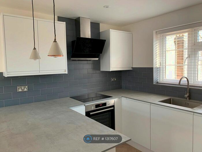 2 Bedroom Flat To Rent In Ashdown Way, London SW17