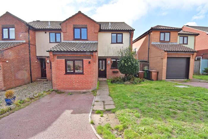 4 Bedroom Semi-Detached House To Rent In Wellington Close, Mundesley, Norwich, NR11