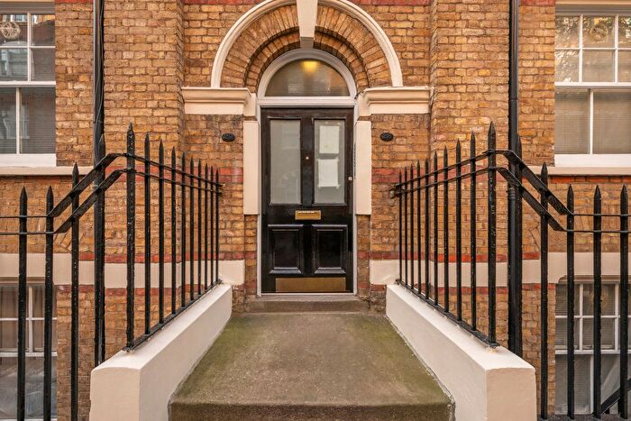 3 Bedroom Flat To Rent In Gosfield Street, Fitzrovia, W1W
