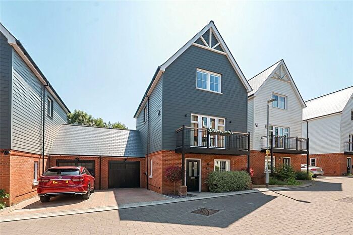 5 Bedroom Detached House For Sale In Yew Tree Road, Dunton Green, Sevenoaks, Kent, TN14