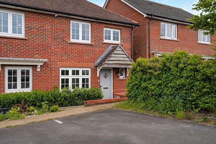 3 Bedroom End Of Terrace House For Sale In Pilot Close, Alton, Hampshire, GU34