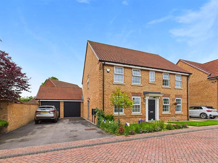 4 Bedroom Detached House For Sale In Field View Drive, Hessle, HU13