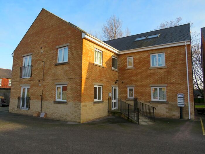 2 Bedroom Flat To Rent In Lemans Drive, Dewsbury, WF13