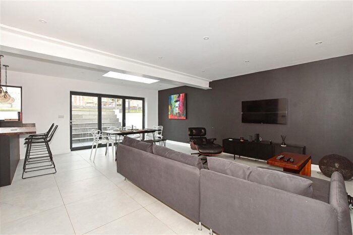 3 Bedroom Detached Bungalow For Sale In Brambletyne Avenue, Saltdean, Brighton, East Sussex, BN2