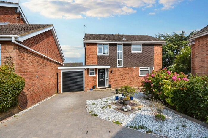 4 Bedroom Detached House For Sale In Dowthorpe Hill, Earls Barton, Northampton, NN6