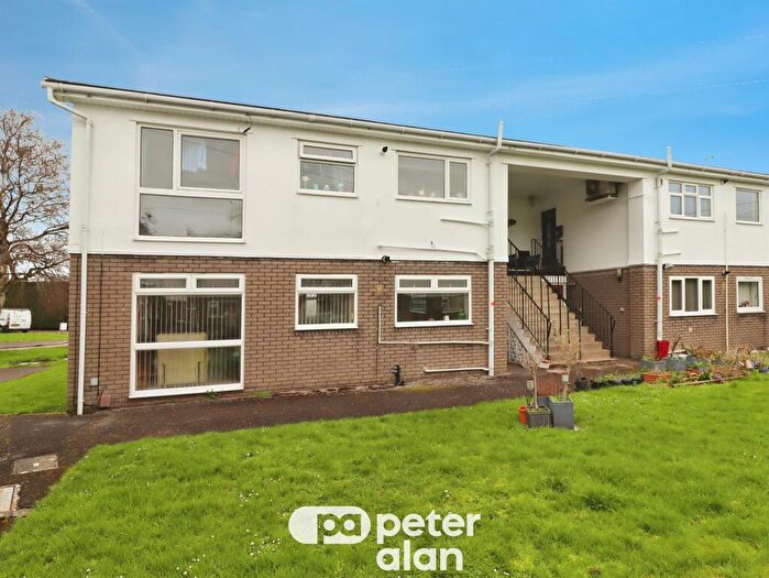 2 Bedroom Flat For Sale In Blandon Way, Cardiff, CF14