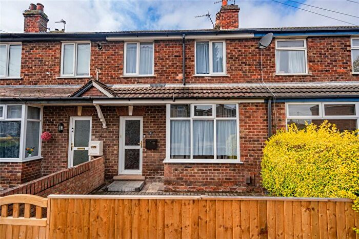 3 Bedroom Terraced House For Sale In Chelmsford Avenue, Grimsby, Lincolnshire, DN34