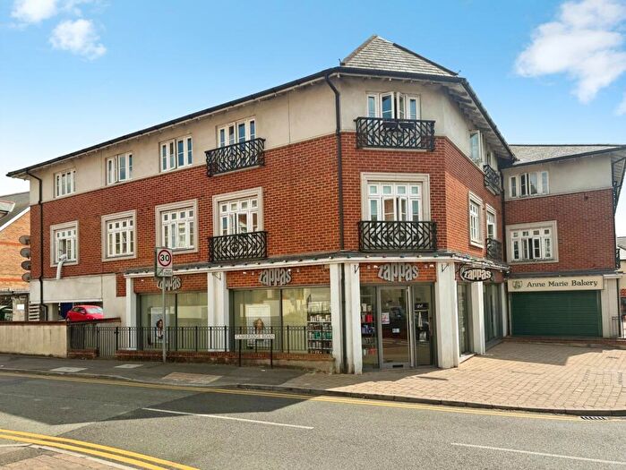 2 Bedroom Apartment For Sale In Parkfield House, Cambridge Road, Crowthorne, RG45