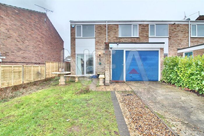 3 Bedroom Semi Detached House To Rent In Lomond Avenue, Caversham, Reading, RG4