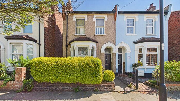 1 Bedroom Flat For Sale In Fotheringham Road, Enfield, EN1