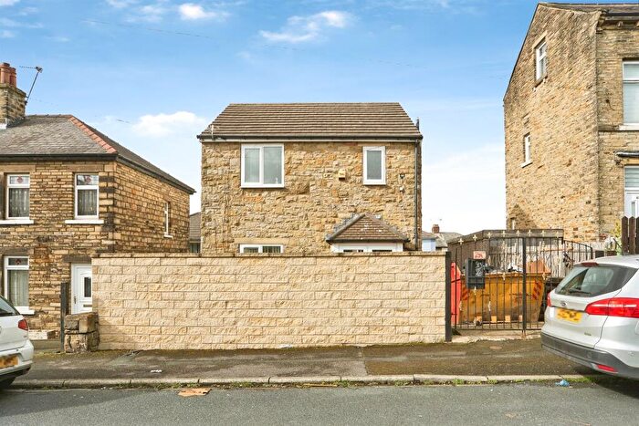 3 Bedroom Detached House For Sale In Fairbank, Shipley, BD18