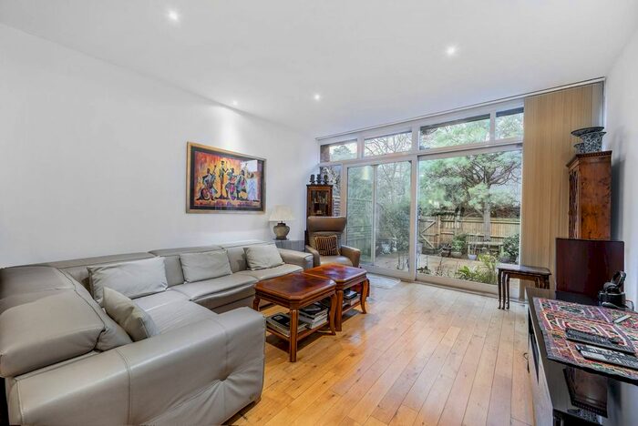 3 Bedroom Property To Rent In Mallard Place, Twickenham, TW1