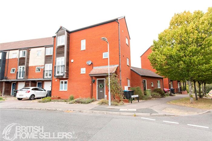 4 Bedroom Detached House For Sale In Walker Avenue, Wolverton Mill, Milton Keynes, Buckinghamshire, MK12