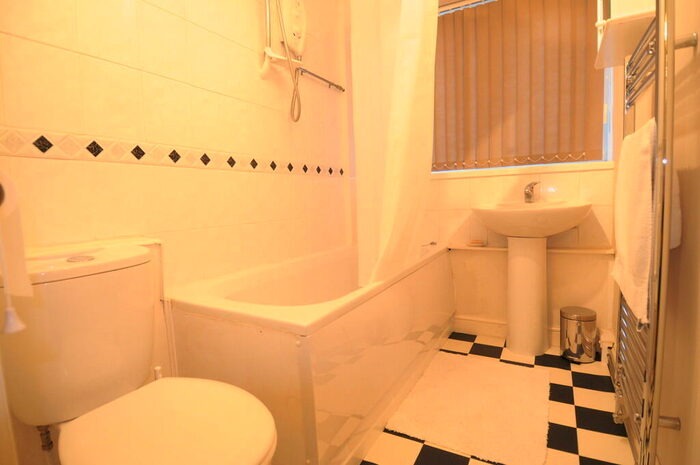2 Bedroom Apartment To Rent In Elmwood Court, Pershore Road, B5