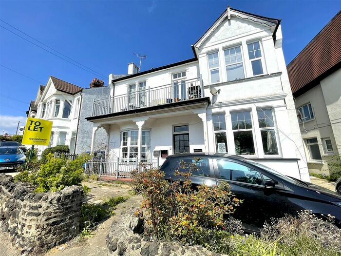 2 Bedroom Flat To Rent In Cliff Gardens, Leigh-On-Sea, SS9