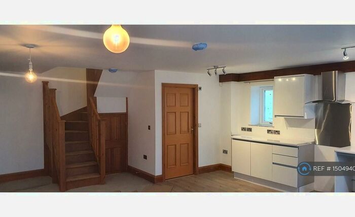 3 Bedroom Semi-Detached House To Rent In Halifax Road, Denholme, Bradford, BD13