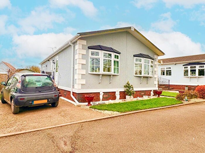 2 Bedroom Park Home For Sale In Sunnybank, Stafford, ST19