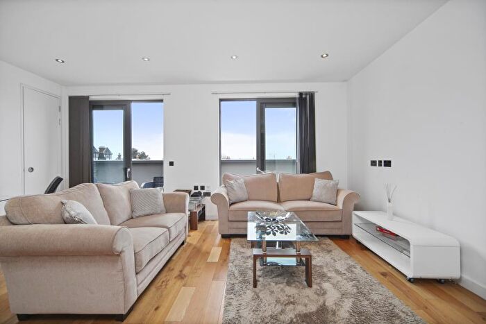 2 Bedroom Apartment To Rent In The Cascades, Finchley Road, London, NW3