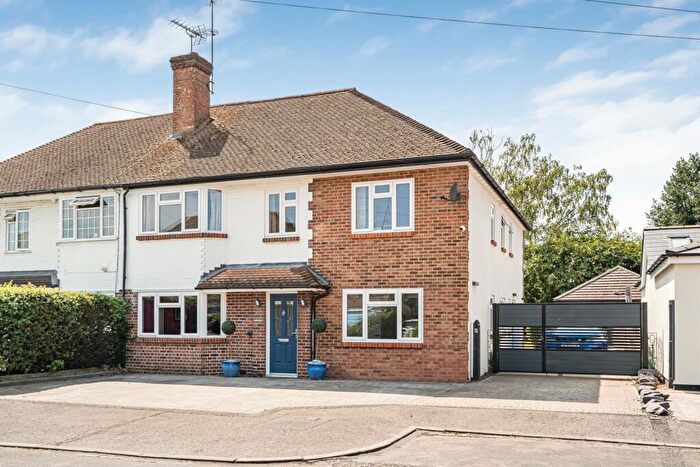 5 Bedroom Semi-Detached House For Sale In Birchfield Close, Addlestone, Surrey, KT15