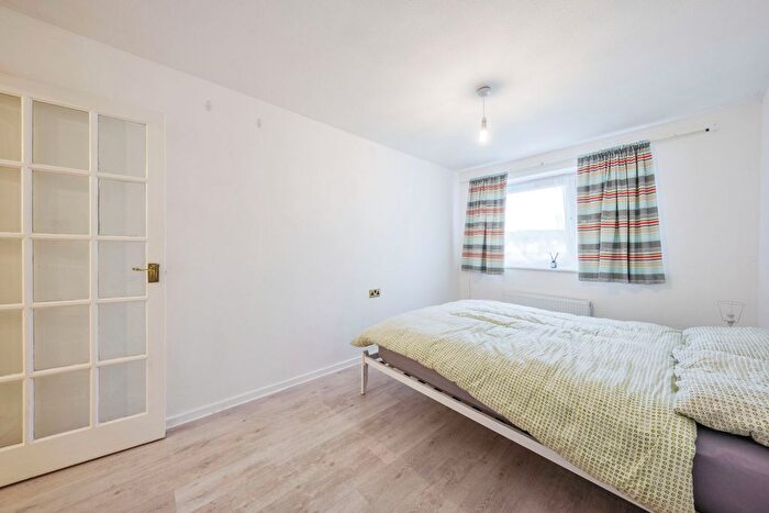 1 Bedroom Flat For Sale In Defoe Way, Romford, RM5