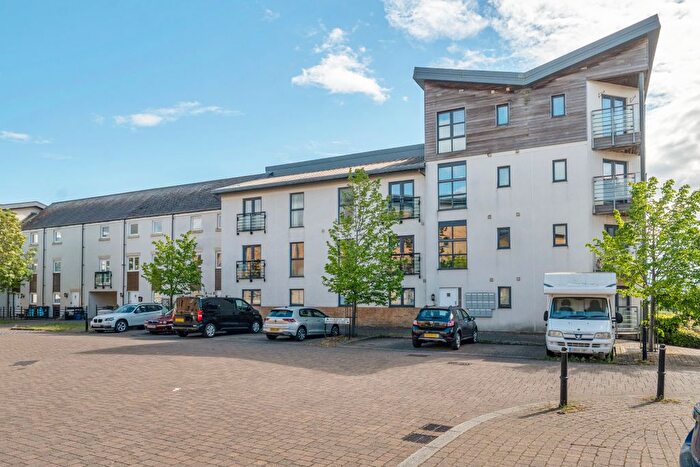 2 Bedroom Flat For Sale In Pasteur Drive, Old Town, Swindon, SN1