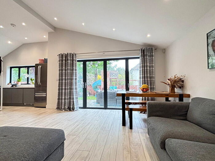 3 Bedroom Detached Bungalow For Sale In St. Albans Hill, Hemel Hempstead, HP3