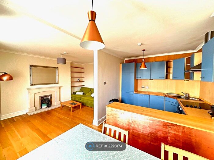 2 Bedroom Maisonette To Rent In First Avenue, Hove, BN3