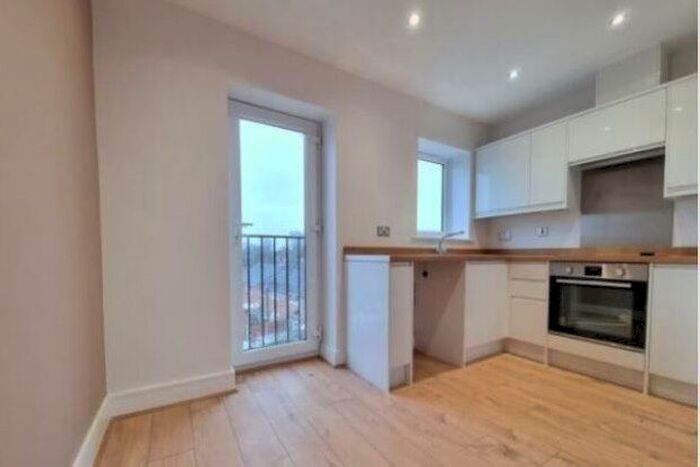 2 Bedroom Flat To Rent In Lichfield House, Willenhall, WV12