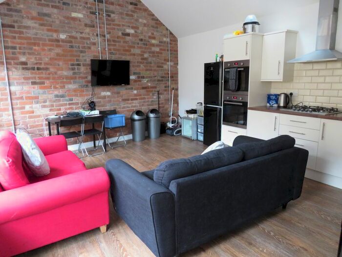 8 Bedroom Flat To Rent In Meadow Lane, Loughborough LE11