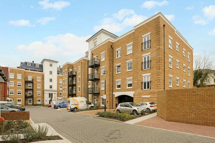 2 Bedroom Flat To Rent In Sovereign Place, Tunbridge Wells, TN4