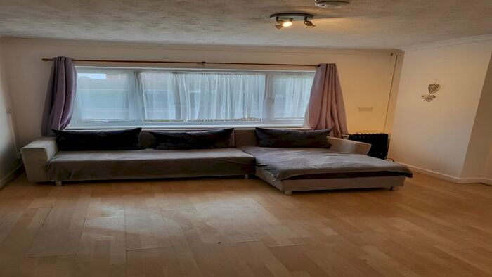 Studio To Rent In Cranborne Avenue, Maidstone, ME15