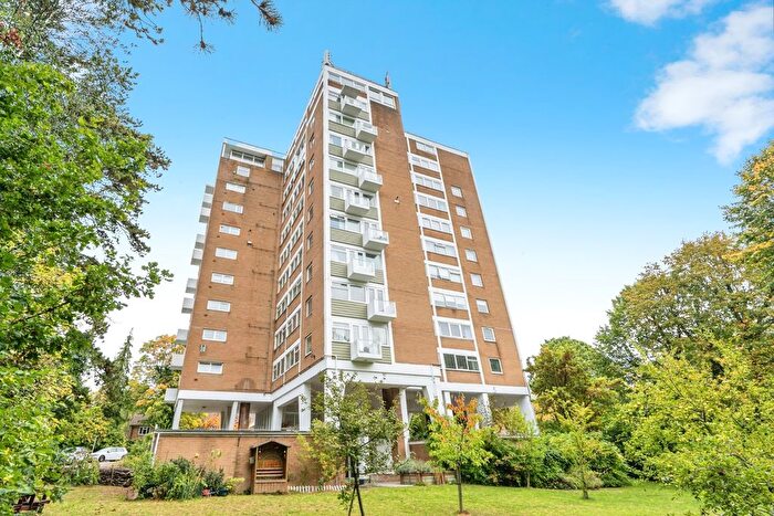 4 Bedroom Flat For Sale In Guildford Road, Woking, Surrey, GU22