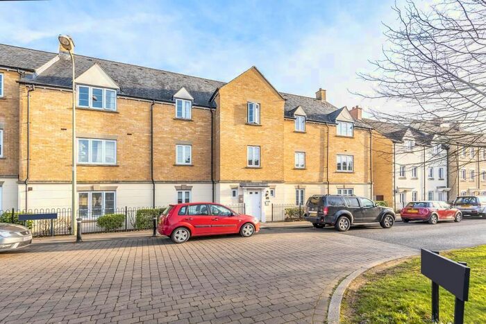 2 Bedroom Flat To Rent In Harvest Way, Witney, OX28