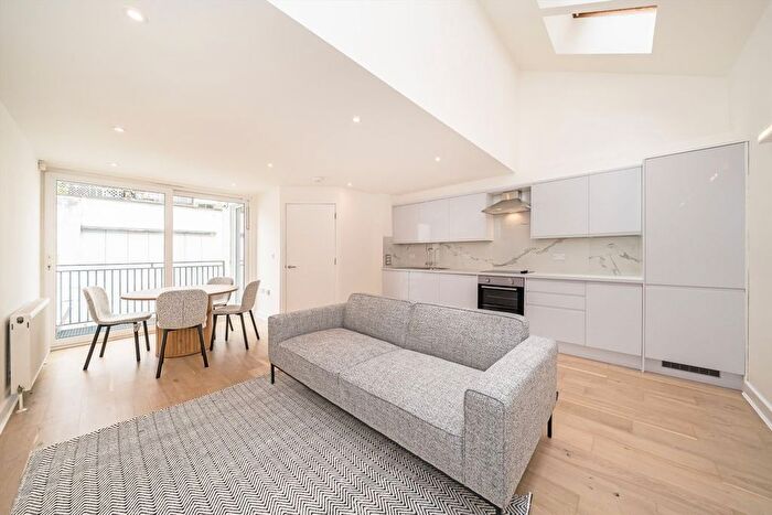 2 Bedroom Maisonette To Rent In Offley Road, Oval, SW9