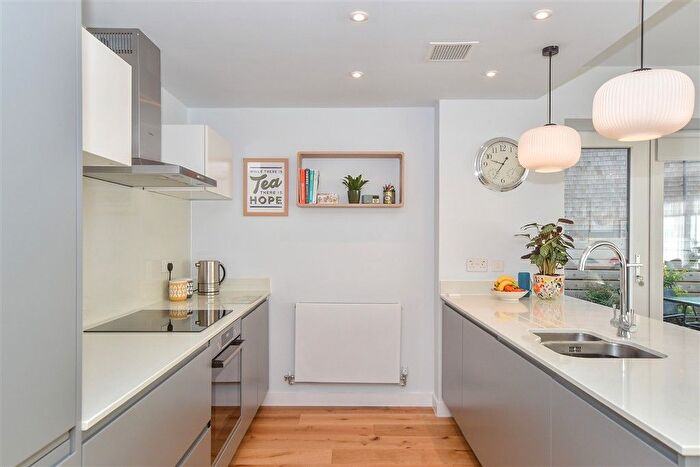 3 Bedroom Link Detached House For Sale In Hernhill, Faversham, Kent, ME13