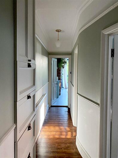 2 Bedroom Flat For Sale In Drayton Road, Harlesden, NW10