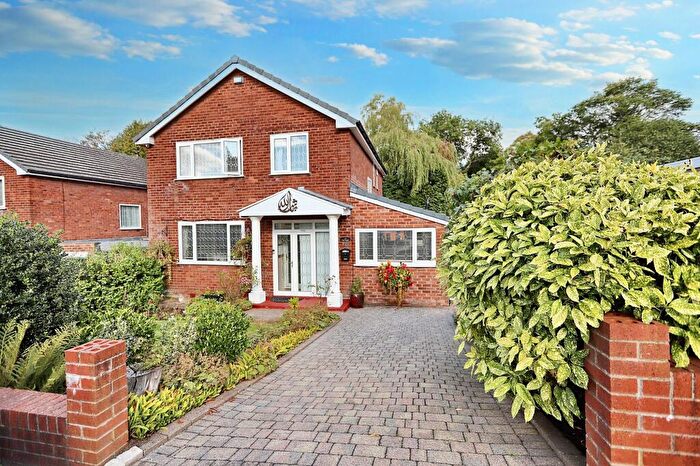3 Bedroom Detached House For Sale In Hamilton Road, Prestwich, M25